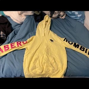 abercrombie and fitch hoodie, kids 11-12 (fits like a juniors xs)
